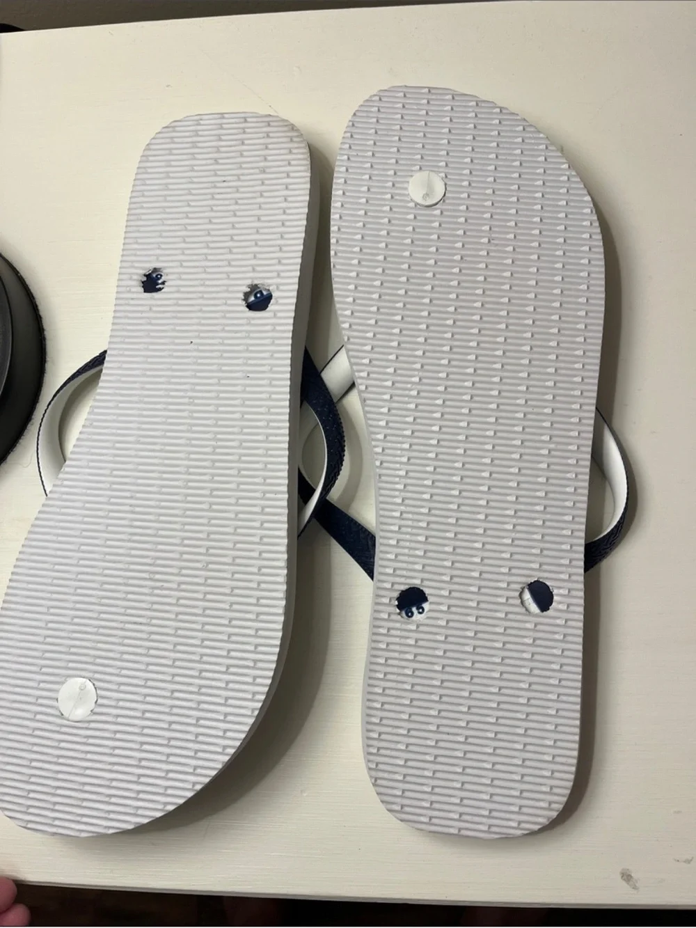 Men’s white with Navy Havaiana plop flops with Brazil flag